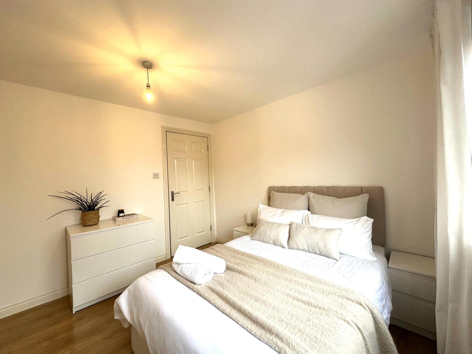 Private Room With En-Suite And Parking In Shared Flat กลาสโกว์ ภายนอก รูปภาพ