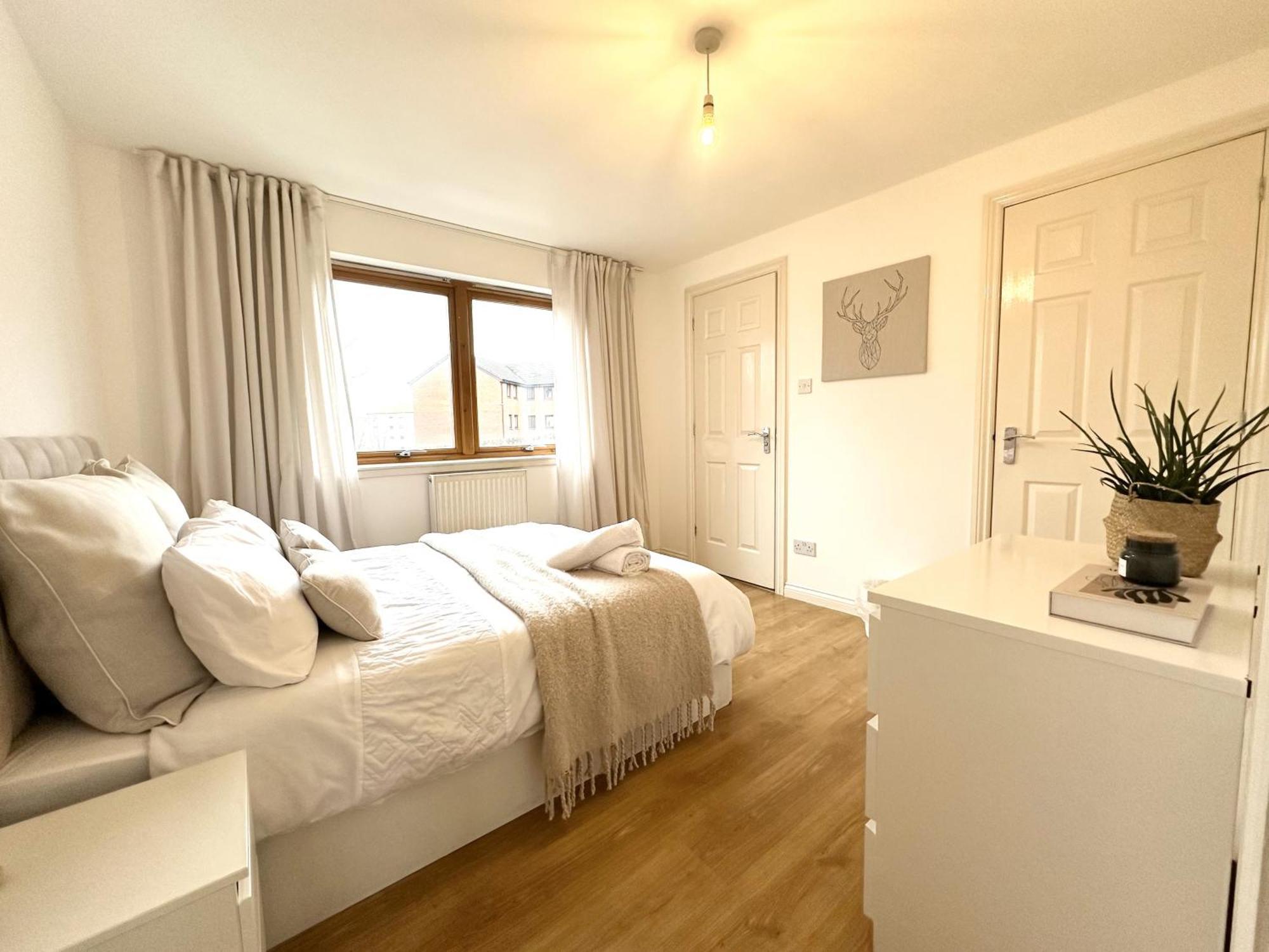 Private Room With En-Suite And Parking In Shared Flat กลาสโกว์ ภายนอก รูปภาพ